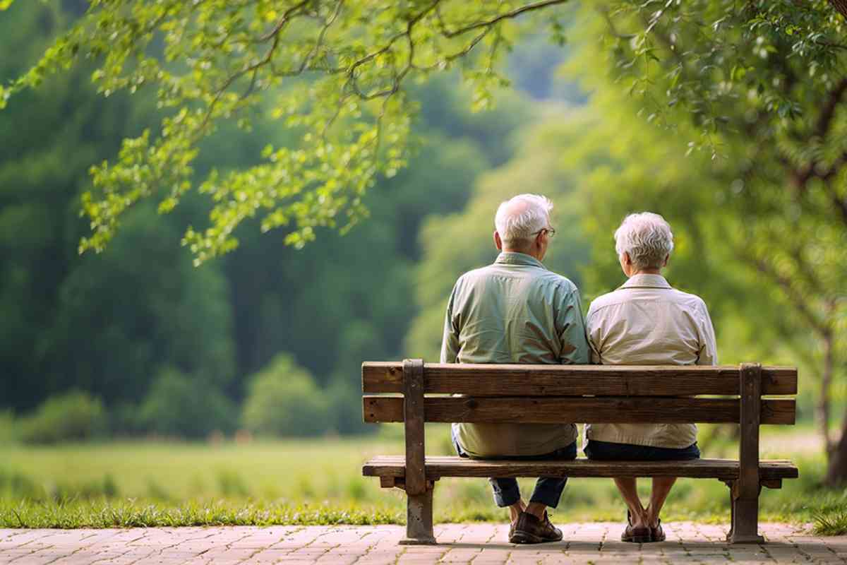 Rentner auf Parkbank